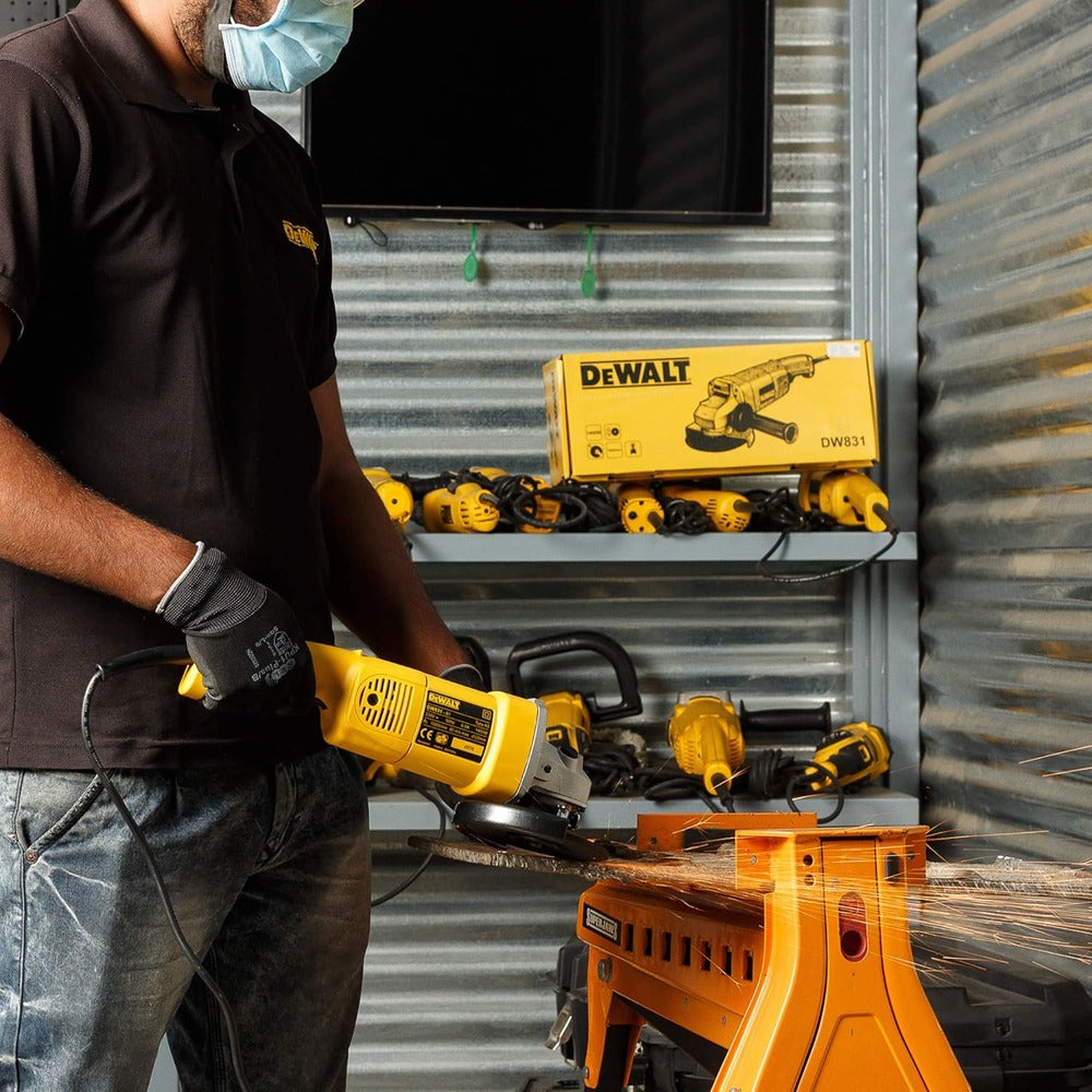 Dewalt DW831-1400 Watt 125mm Heavy Duty Medium Angle Grinder (240 Volt Indian Plug)