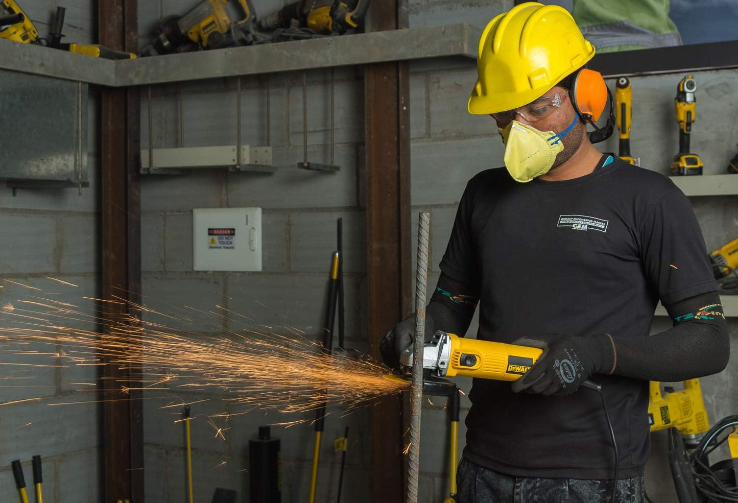 Dewalt DWE4115-125mm 950W Angle Grinder 240 Volt (Indian Plug)