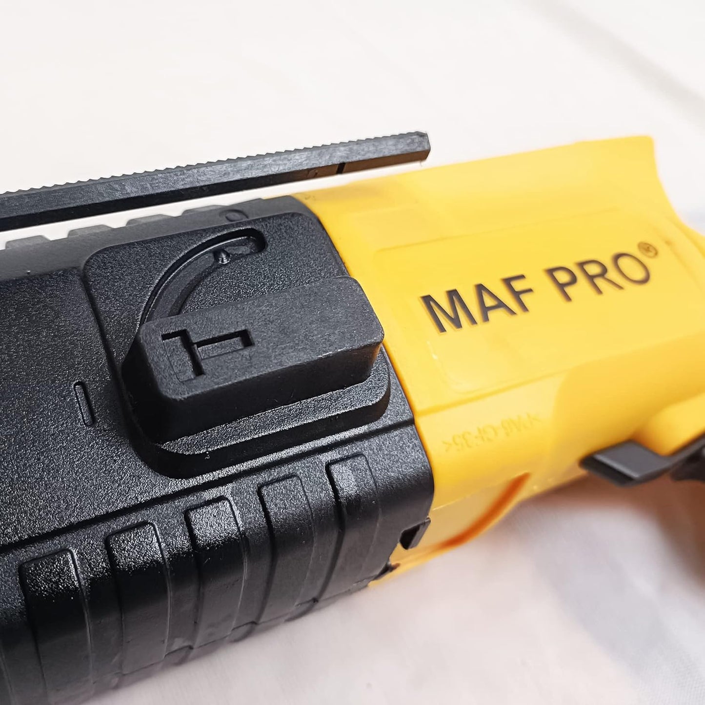 MAF PRO MRH5005 650 W, 22 mm, 850 Rpm, Heavy Duty SDS Plus Type Shank Variable Speed Reversible 2 Functions Rotary Hammer Drill with 3 Bits For Hammering & Drilling on Concrete, Masonry & Wood